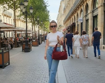 Borsa a tracolla Hobo in camoscio bordeaux • Borsa a tracolla baguette con nodo morbido