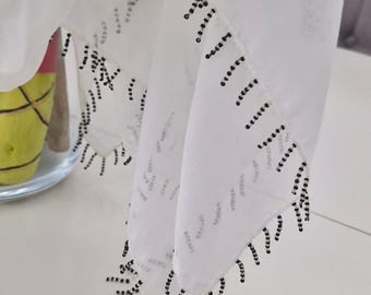 Sciarpa bianca con perline fatta a mano – Foulard in cotone, pareo/scialle