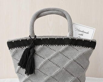 Handmade Crochet Shoulder Bag • Lined Zippered Yarn Tote