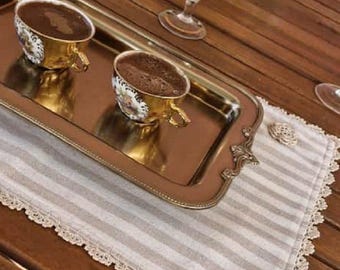 Tovagliette all'americana in lino naturale fatte a mano (set da 2) - Bordi in pizzo all'uncinetto e dettagli floreali all'uncinetto