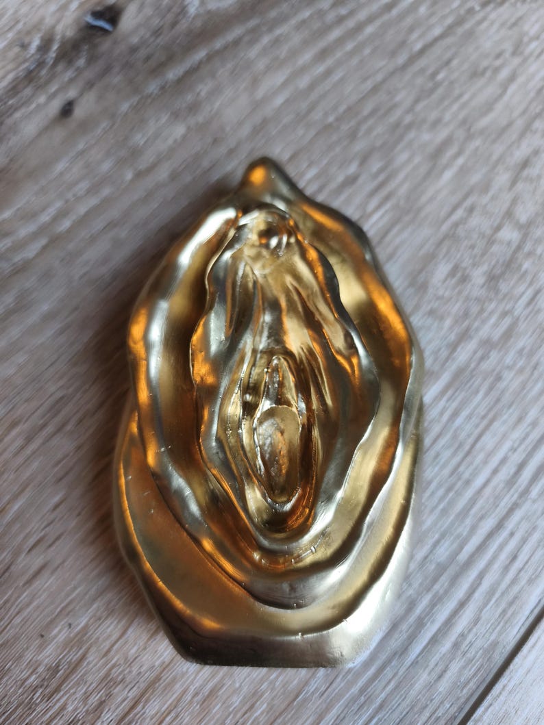 handmade-sculpture-vulva-vagina-made-of-keraflott-natural-or