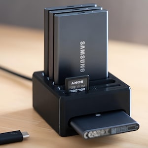 Samsung SSD-houderorganizer voor T7 SSD + SD-kaarthouder/organiser/dockingstation. Perfect voor fotografie en videografie.
