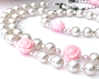 Taufrosenkranz mit weißen Swarovski Perlen und rosa Rosen - Heirloom Quality - Baby Rosenkranz