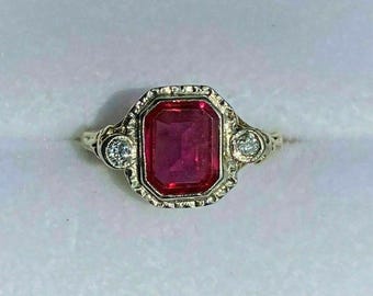 Anello di fidanzamento vintage a tre pietre, anello con castone Art Déco in filigrana, anello edoardiano con rubino rosa e zirconi taglio smeraldo, gioiello da matrimonio.