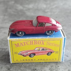Vintage Matchbox Lesney No. 32 Jaguar E-Type: 1960s Diecast Collectible