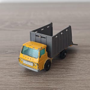 ヴィンテージ レスニー マッチボックス No. 37 牛運搬車：1960年代 ダイキャスト製 農場用トラック