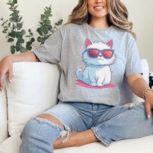 Coole Katze im Sonnenbrillen Shirt, süßes lustiges Katzen T-Shirt, ästhetisches Tier T-Shirt, kein Text Haustier Design, Katzenliebhaber Geschenk, molliges Katzen Shirt