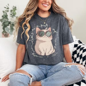Coole Katze im Sonnenbrillen Shirt, süßes lustiges Katzen T-Shirt, ästhetisches Tier T-Shirt, kein Text Haustier Design, Katzenliebhaber Geschenk, molliges Katzen Shirt