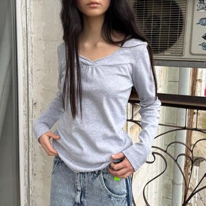 Maglia a maniche lunghe grigio vintage Esprit / Camicia elasticizzata aderente con scollo rotondo stile anni 2000