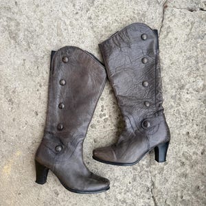 Vintage Avantgarde Brown Leather Heeled Boots • Y2K Button Detail, Size 36 EU