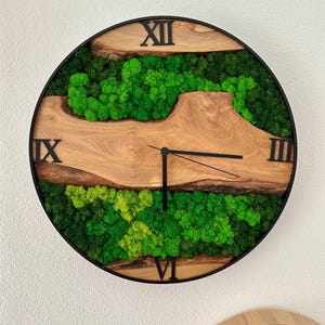 Moss clock round with preserved moss and wood, 40 cm diameter, wall clock, mural, moss picture, clock