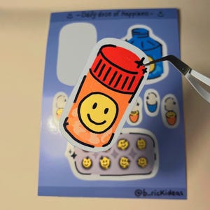 Dose of Happiness Süßer Pillen Aufkleber | Grafik mit fröhlichen Pillen und einem Smiley. Laptop, Sammelalbum, Wasserflasche