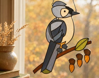 Glas-in-loodpatroon van een kuifmees, vogel op een eikentak als raamdecoratie, boslandschap raamdecoratie SVG PDF PNG, digitale download