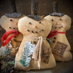 Primitive Short Snowman 13x7 Christmas Winter