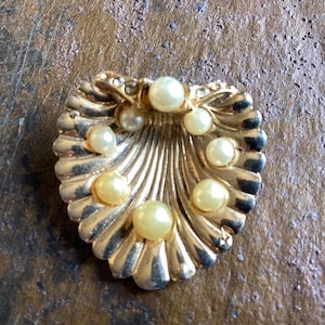 Vintage Oyster Clam Shell Faux Pearl Brooch