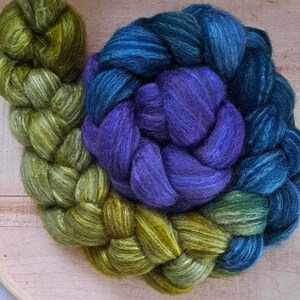 Hand Dyed Blue Face Leicester/Silk Blend Combed Top 4 Oz. Renaissance Gradient/Fade image 2