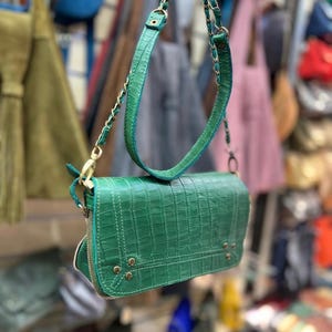 Pochette en cuir embossé crocodile vert - Sac à bandoulière marocain fait main - Porte-monnaie en cuir véritable avec fermeture à glissière - Sac à bandoulière bohème chic à rabat