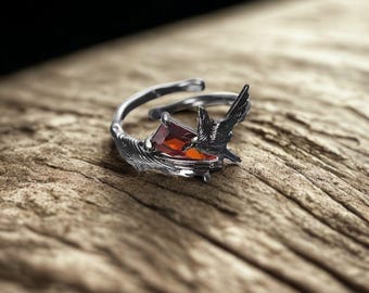Gothic Black Crow Ring with Red Gem – Dark Raven Animal Ring, Halloween Gothic Jewelry, Horror Ring for Witchy Aesthetic, Black Raven Ring