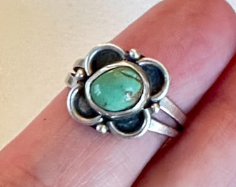 Ring - turquoise and sterling silver ring - four petals - split band size 6-3/4