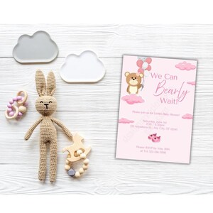 Modelo de convite para chá de bebê editável faça você mesmo, "We Can Bearly Wait Girl" | Convite de urso rosa | Download digital | Convite para chá de bebê para impressão