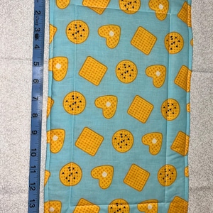 Agarradera con estampado de gofre: Protege las encimeras de los platos calientes.