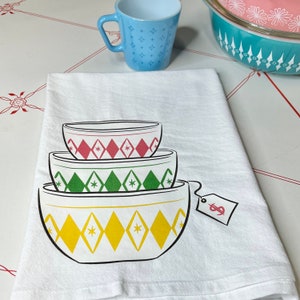 2 Towel Set Vintage Pink Flannel Flowers Pyrex Stack and Dotted Diamonds Agee Pyrex Kitchen Towels image 3
