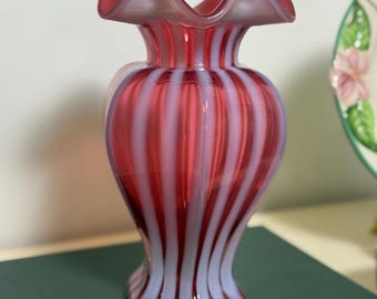 ヴィンテージ フェントン アートガラス クランベリー オパールセント