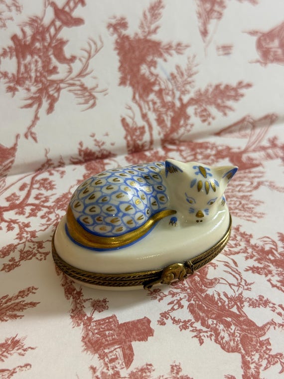 Limoges France Sleeping Cat Trinket Box – Hand-Painted Porcelain with Gold Accents (2.5”)