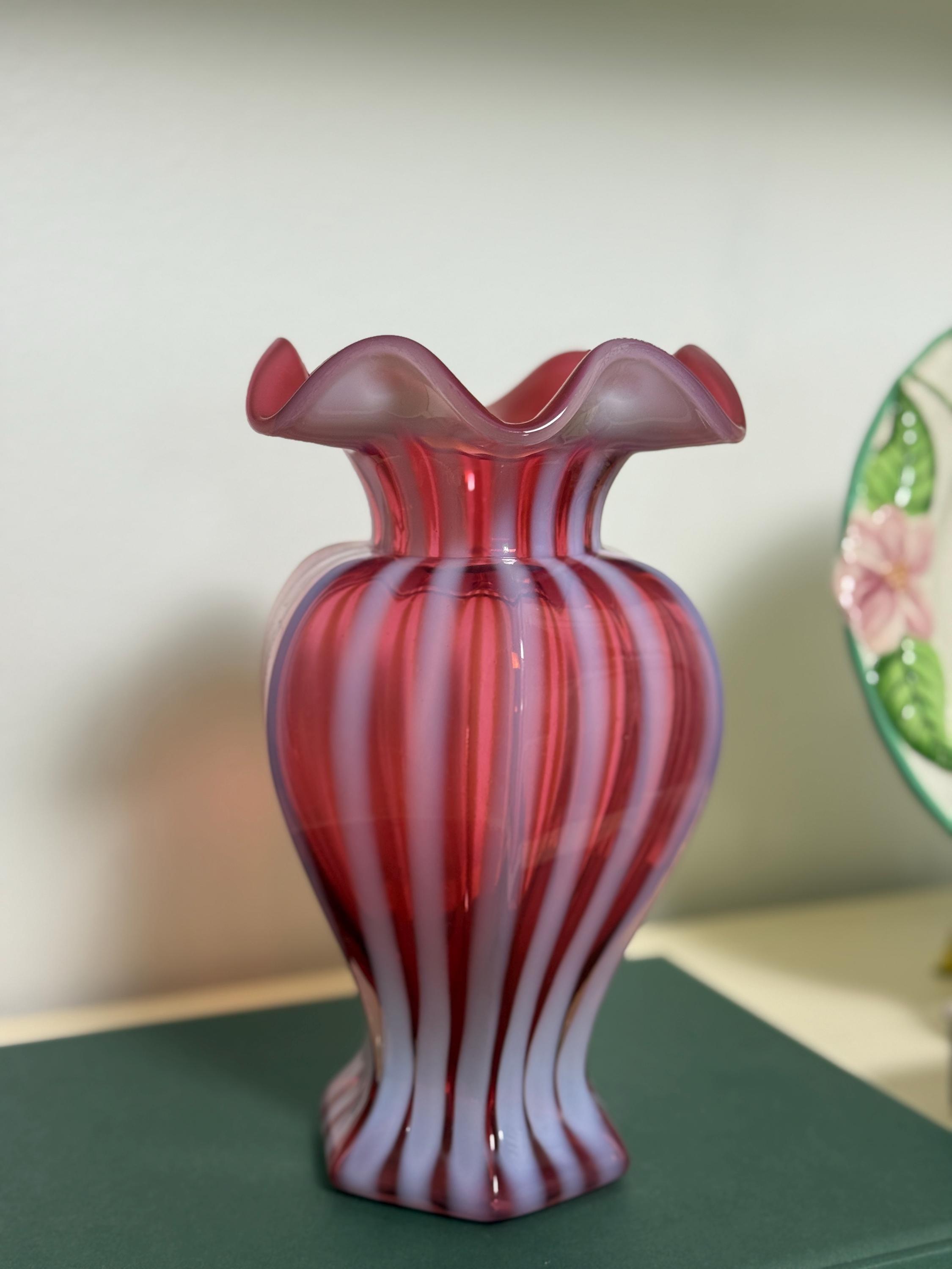 ヴィンテージ フェントン クランベリー オパールセント スワール 花瓶