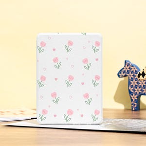 Cute Tulip Flowers Kindle 12th Gen 2024/2022 Paperwhite 6.8&#39;&#39;/6&quot;/7&quot; Case With Hand Strap, All New Kindle Case, Kindle 10th 11th Case