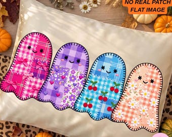 Puede incluir: Un gráfico digital con cuatro figuras en forma de fantasma en fila, cada una con un patrón único: cuadros rosas con lazos, cuadros florales morados, vichy azul con cerezas y vichy melocotón con margaritas. Texto: PNG FILE ONLY NO PATTERN NO REAL PATCH FLAT IMAGE.