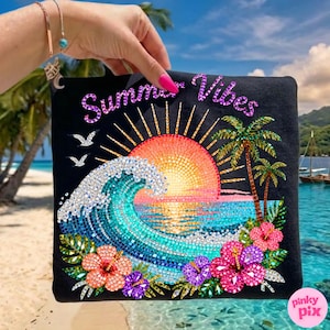Vibras de verano PNG: Diseño de sublimación de diamantes de imitación con hibisco y olas de atardecer tropical, descarga digital de moda