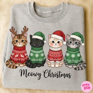 以下が含まれることがあります： クリスマス用にドレスアップした4匹の漫画の猫が描かれた、明るい灰色のスウェットシャツ。 各猫はお祝いのセーターと帽子を着ており、1匹の猫はトナカイの角を付けています。 「Meowy Christmas」というテキストが下に書かれています。