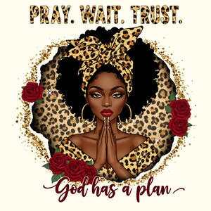 Pu&ograve; includere: Illustrazione di una donna dalla pelle scura, con un foulard e un vestito con stampa leopardata, con orecchini a cerchio dorati e rossetto rosso. L'immagine include il testo "PRAY. WAIT. TRUST." in alto e "God has a plan" in basso, con rose rosse e uno sfondo con stampa leopardata.
