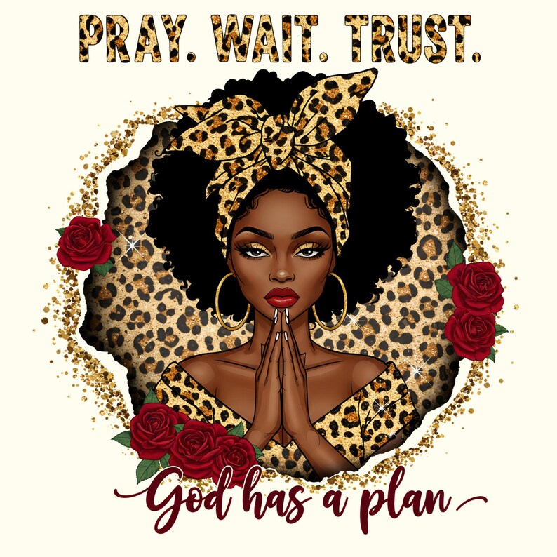 Pu&ograve; includere: Illustrazione di una donna dalla pelle scura, con un foulard e un vestito con stampa leopardata, con orecchini a cerchio dorati e rossetto rosso. L'immagine include il testo "PRAY. WAIT. TRUST." in alto e "God has a plan" in basso, con rose rosse e uno sfondo con stampa leopardata.