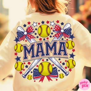 Imagem PNG de mãe jogadora de softball, sublimação para o 4 de julho, clipart patriótico de mãe esportista, imagem PNG de mãe jogadora de softball em vermelho, branco e azul, camiseta de beisebol com a bandeira dos EUA imagem 4