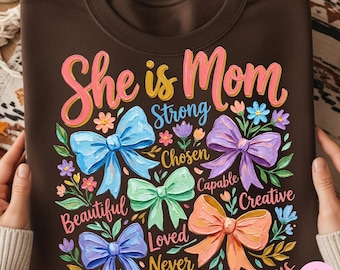 Sie ist Mama PNG: Christian Mama Boho Blumen Wildblumen Sublimationsdesign, Trending Digital Download