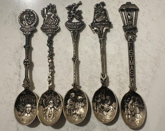 Vintage 5 SPOON CHRISTMAS  HOLLAND  Souvenir Collector Set 1980-1984