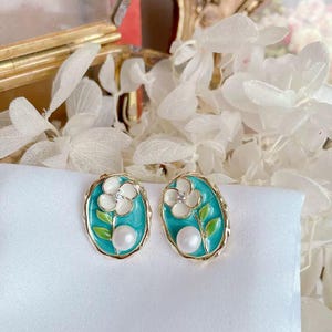 Unique Green Pearl Jewelry Set with Pearls