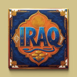 Könnte beinhalten: Eine blaue und goldene illustrierte Karte mit dem Wort "IRAQ" in einer stilisierten Schriftart. Die Karte hat einen dekorativen Rand und ein sonnenähnliches Design in der Mitte.