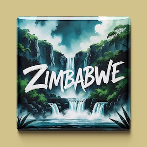 Puede incluir: Un botón cuadrado con una pintura de acuarela de una cascada en una exuberante jungla verde. El texto "ZIMBABWE" está escrito en pintura blanca en la parte superior de la imagen.