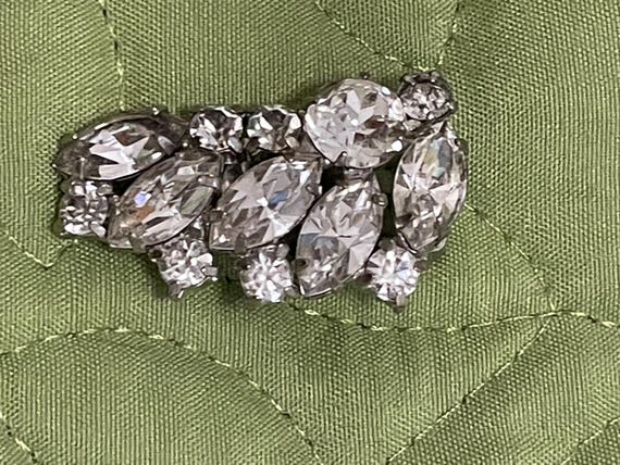 Vintage Weiss Clip on Rhinestone Earrings View 5