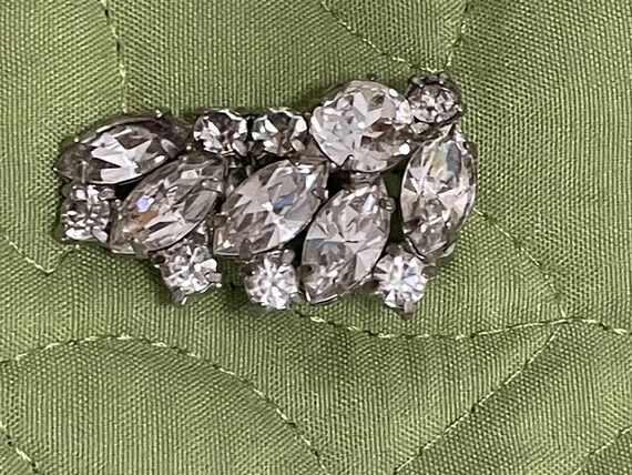 Vintage Weiss Clip on Rhinestone Earrings View 6