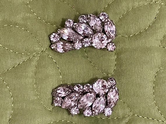 Vintage Weiss Clip on Rhinestone Earrings