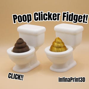 Può includere: Due giocattoli fidget a forma di WC bianco con il testo Poop Clicker Fidget! in alto. Un WC contiene una forma a spirale marrone scuro, l'altro una forma dorata. Il testo CLICK!! e InfinaPrint3D appaiono nella parte inferiore.