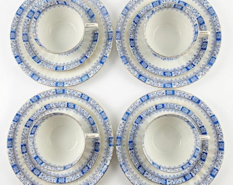 China Blau Bavaria Coffee Service – 4 three-piece place settings, vintage porcelain with gold rim, selection