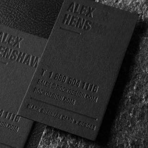 Premium schwarz geprägte Visitenkarte, individuelles, modernes Design, eleganter Luxus für Profis