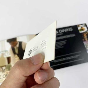 Ultradikke dubbelzijdige visitekaartjes Aangepaste dubbelzijdige premium kaart Minimalistisch luxe ontwerp Moderne bedrijfsidentiteitskaart
