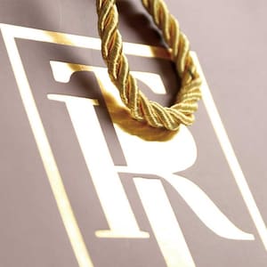 Premium Braun Papier Einkaufstasche mit Gold Logo Twisted Rope Griffe Anpassbare Geschenktüte für Handel & Verpackung