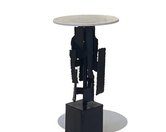Brutalist Stahl und Marmor Beistelltisch, skulpturaler Schwarzer Sockel